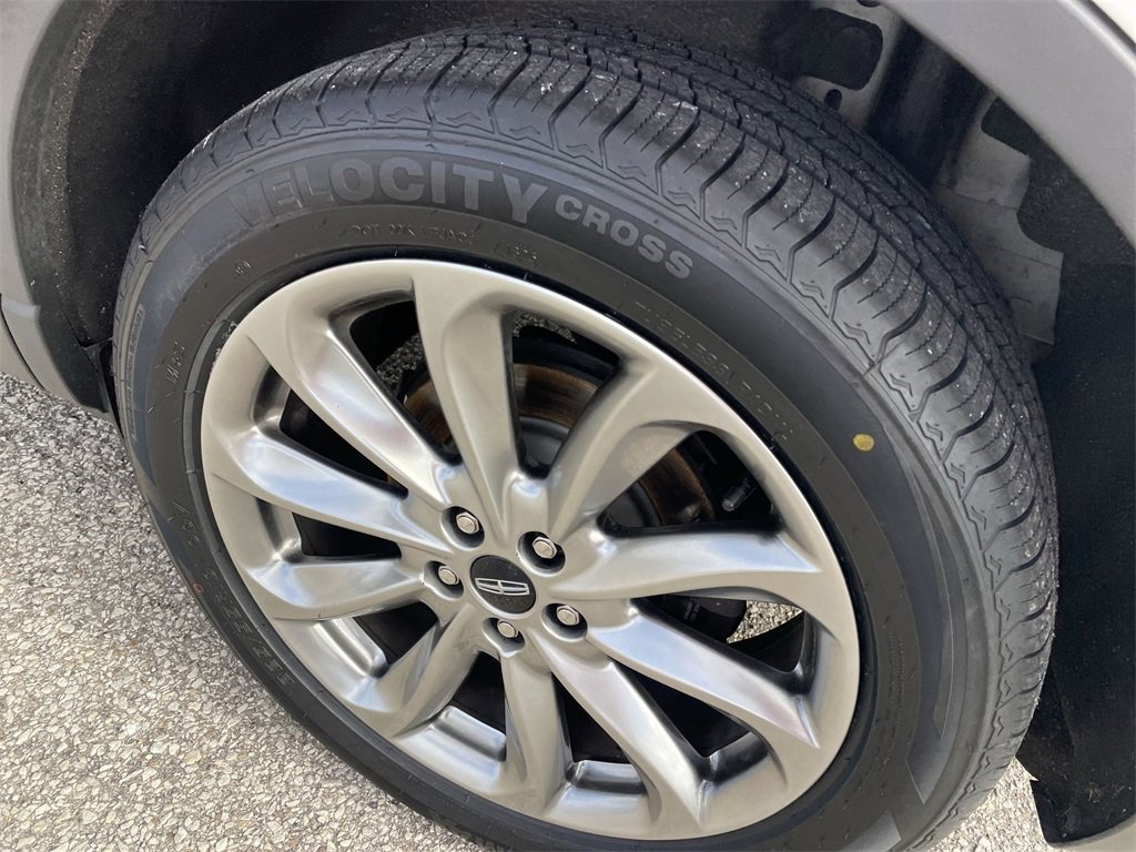 Used 2020 Lincoln Corsair AWD w/ Premium Package image 11