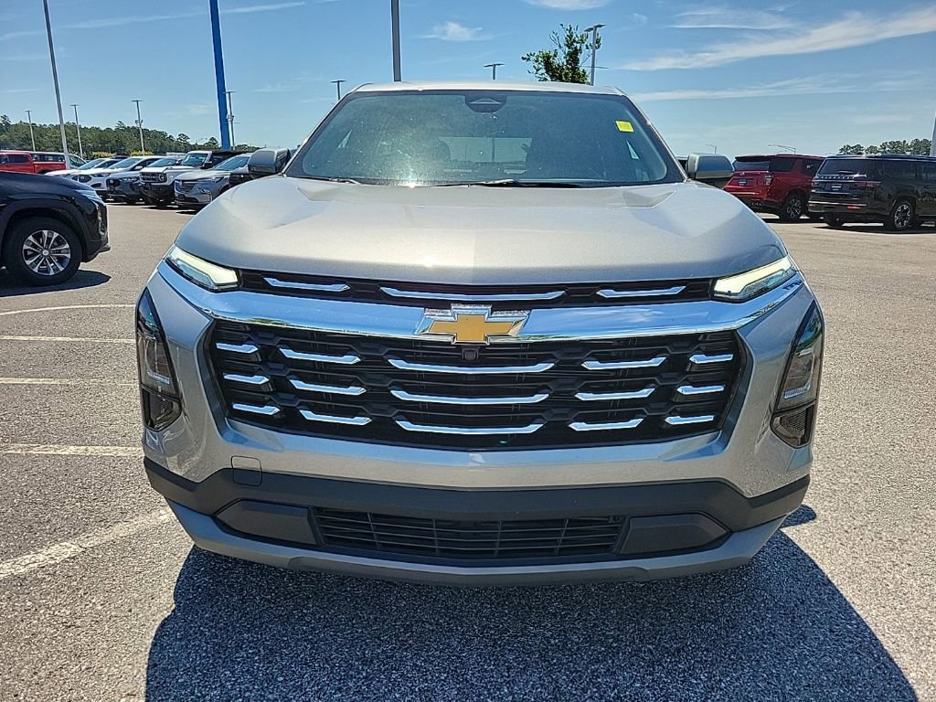 Used 2025 Chevrolet Equinox LT FWD image 2