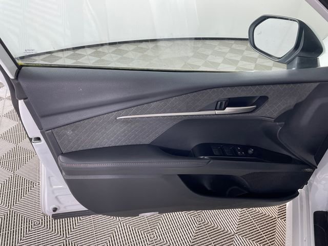 Used 2025 Toyota Camry XLE AWD/4WD image 9