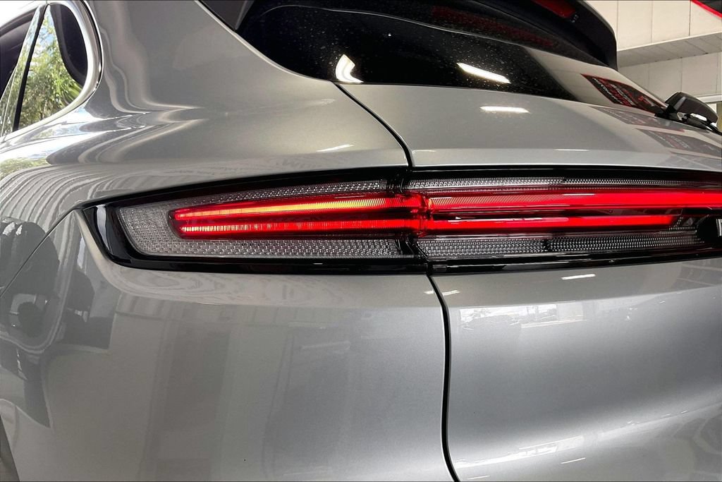 Used 2025 Porsche Cayenne AWD/4WD image 17