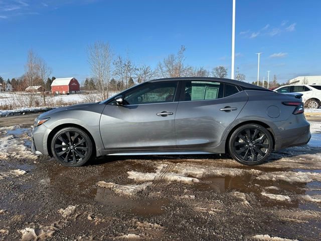 Used 2022 Nissan Maxima SR w/ Sport Mat Group FWD image 11