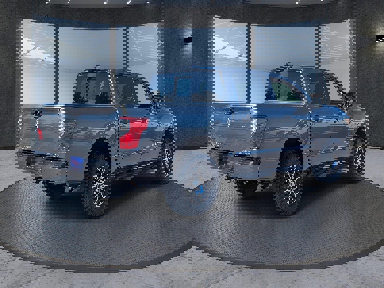 Used 2024 Nissan Titan SV image 6