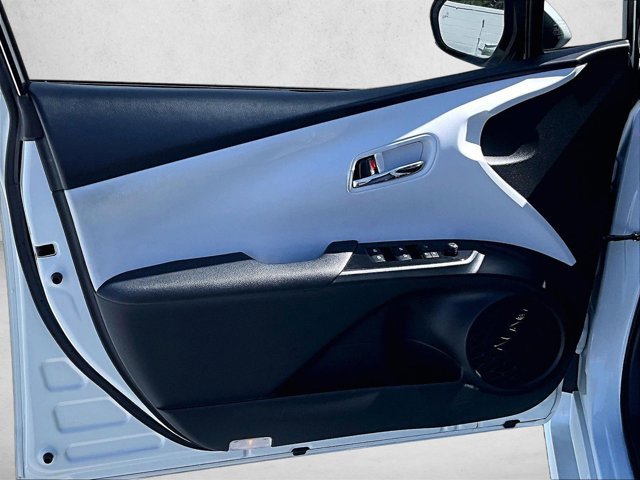 Used 2018 Toyota Prius Three Touring FWD image 18