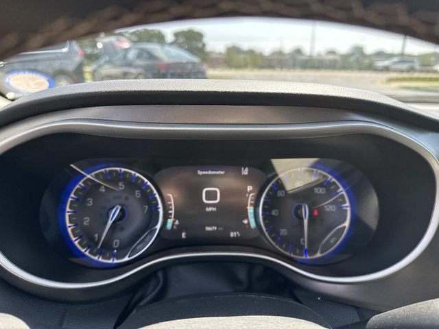 Used 2024 Chrysler Pacifica Touring-L FWD image 21