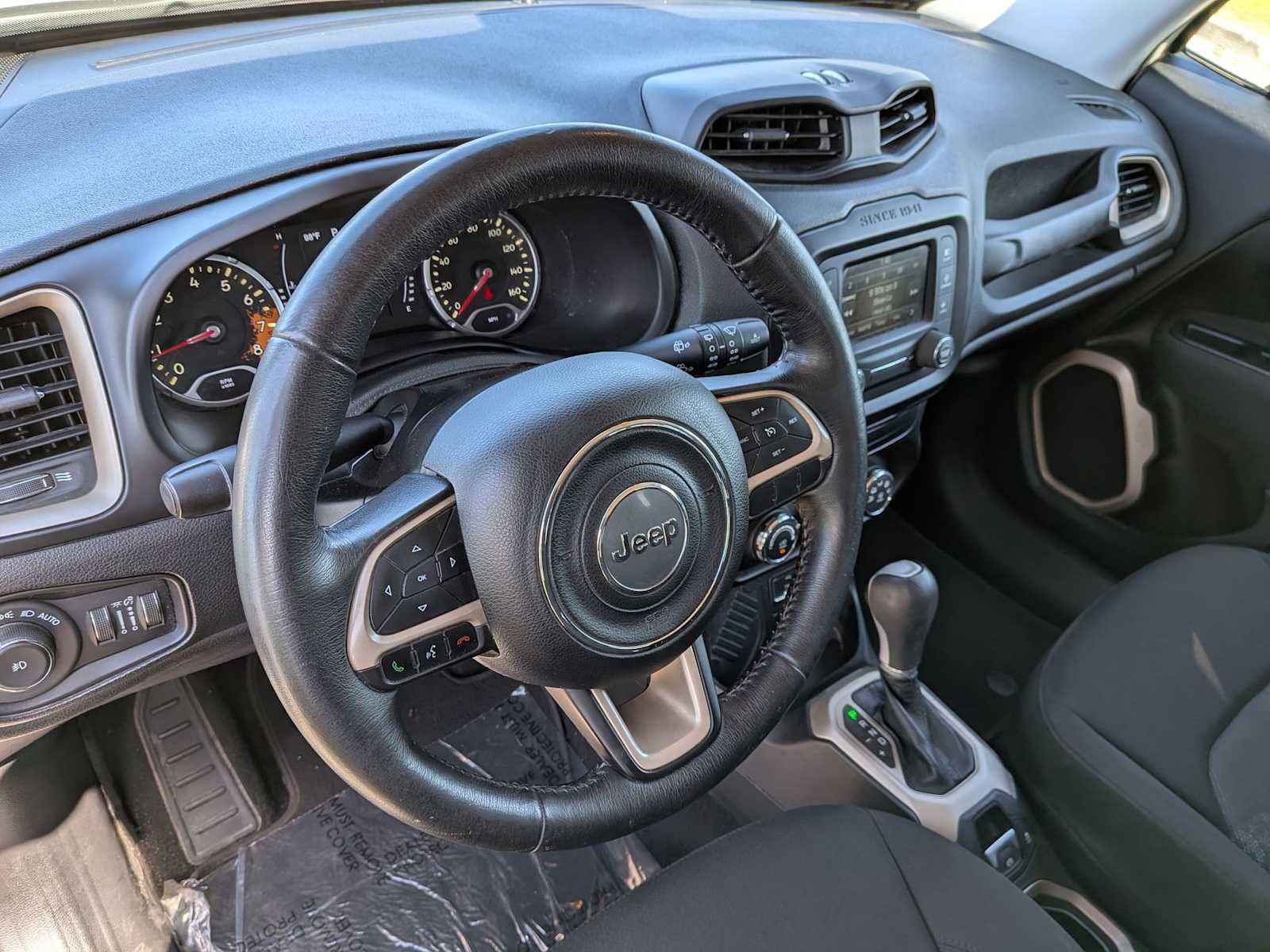 Used 2017 Jeep Renegade Latitude FWD image 14
