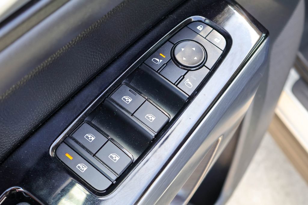 Used 2025 Nissan Pathfinder SL AWD/4WD image 18