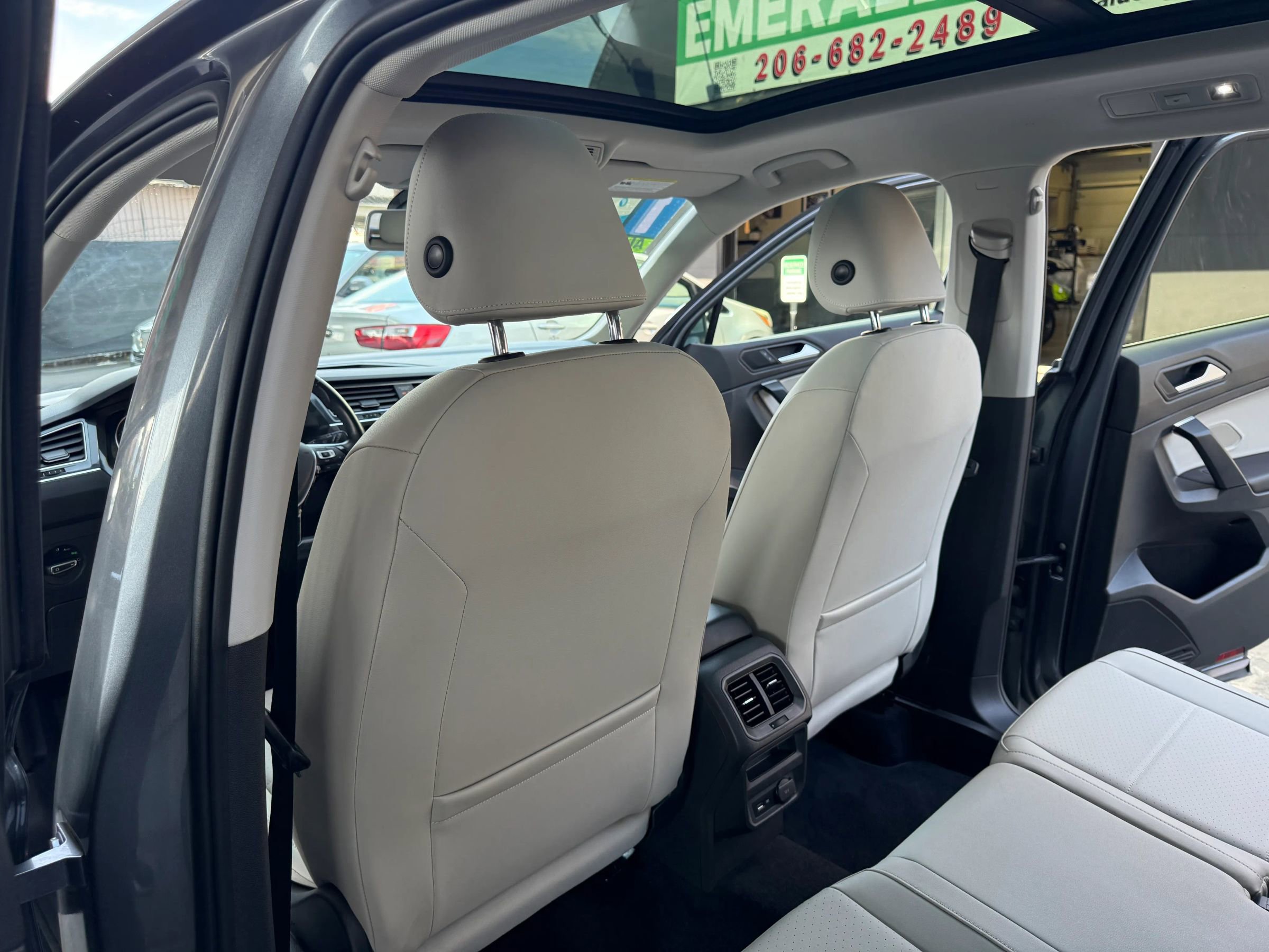 Used 2019 Volkswagen Tiguan SE w/ Panoramic Sunroof Package image 18