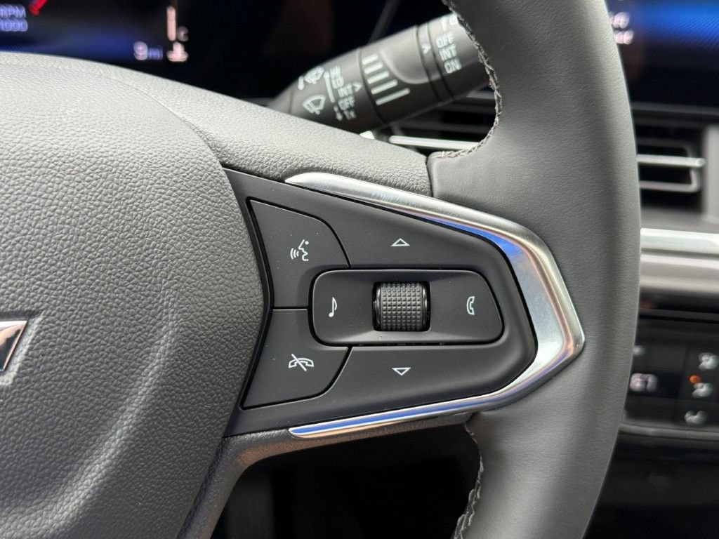 New 2026 Chevrolet Trax ACTIV w/ Sunroof Package FWD image 27