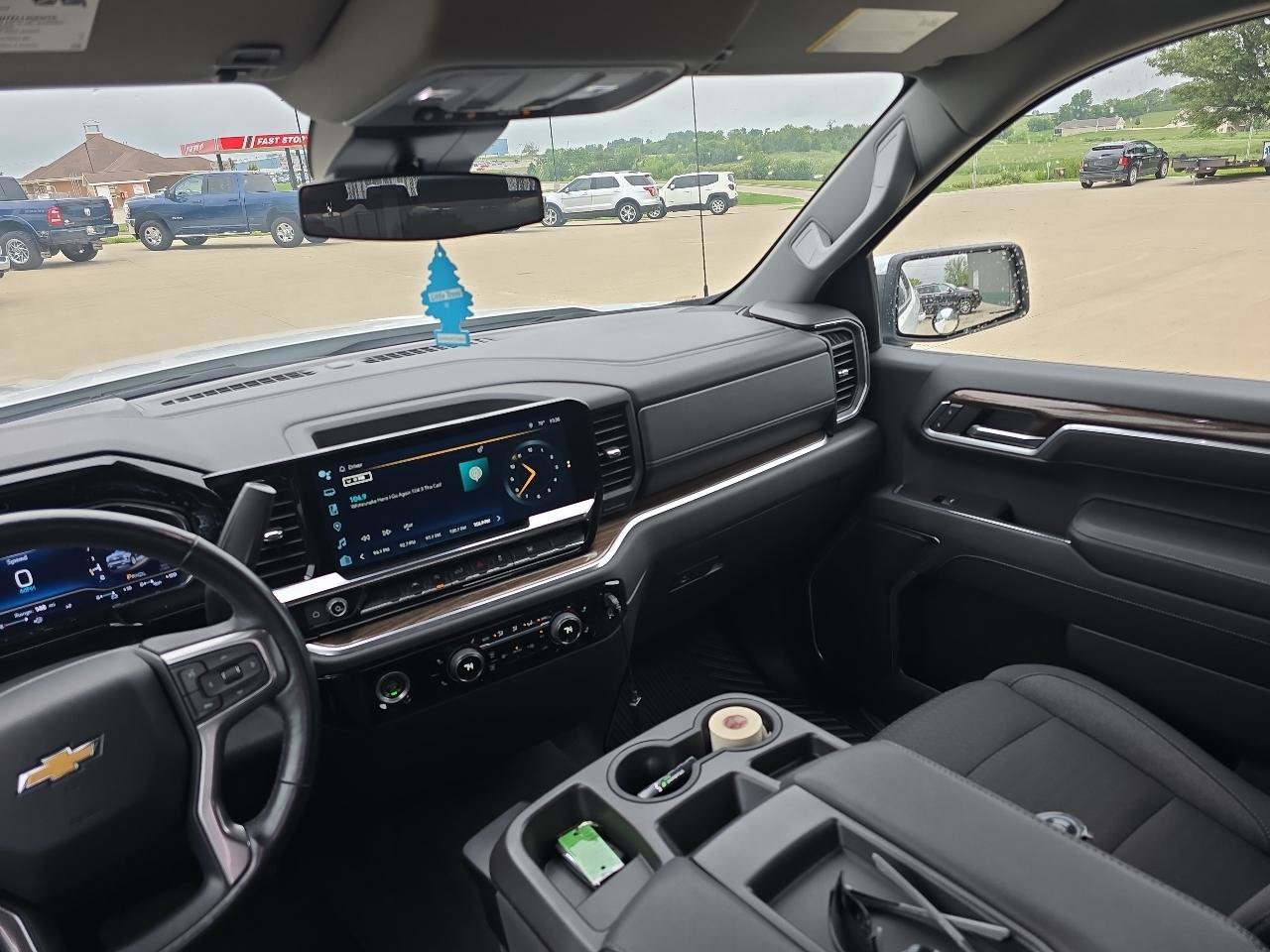 Used 2023 Chevrolet Silverado 1500 LT AWD/4WD image 14