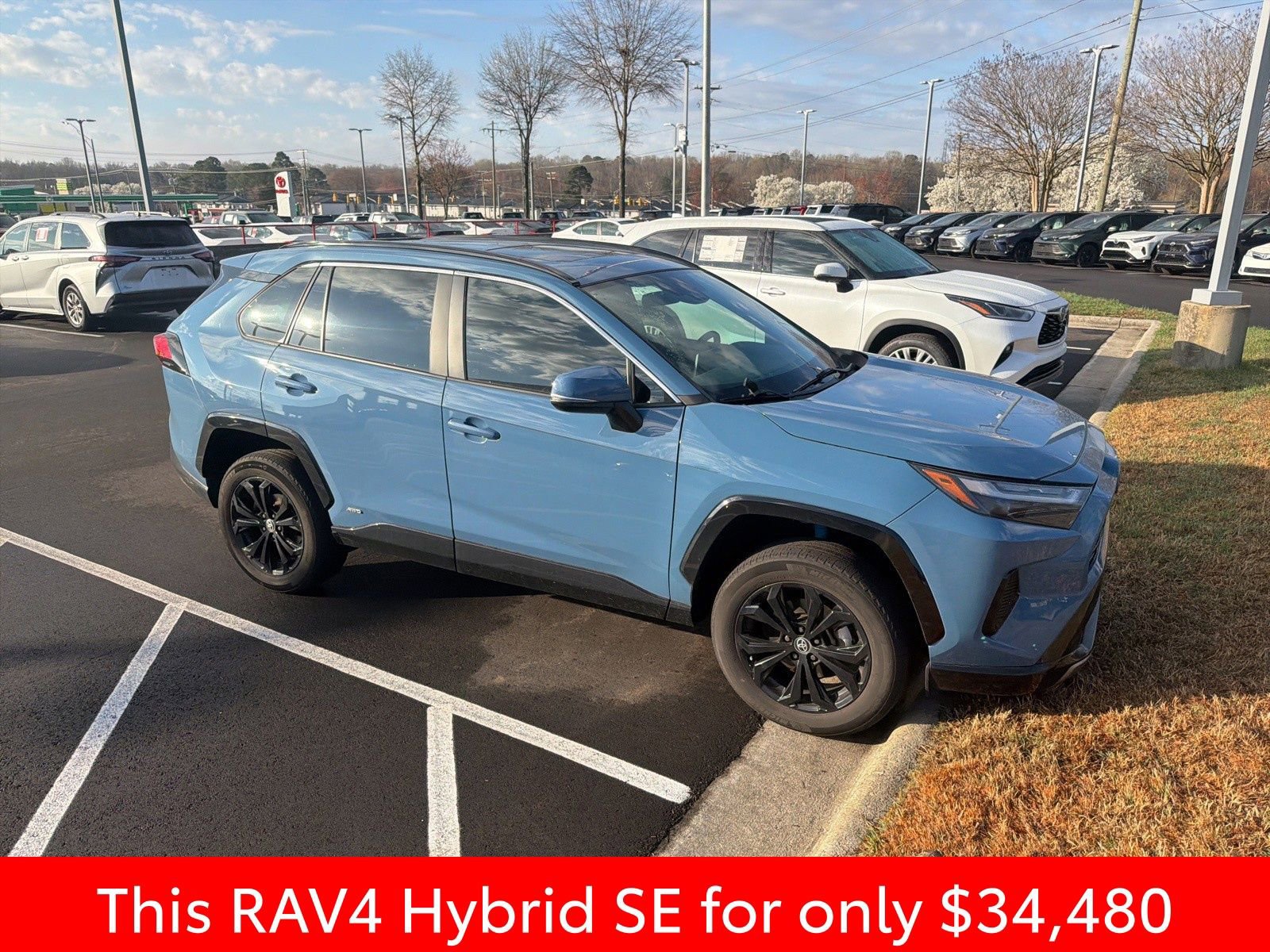 Used 2023 Toyota RAV4 SE w/ Convenience Package AWD/4WD image 20