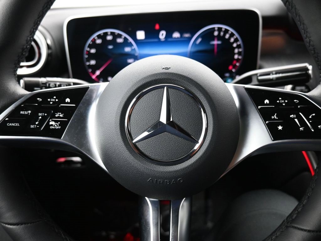 Used 2025 Mercedes-Benz GLC 350e 4MATIC image 18