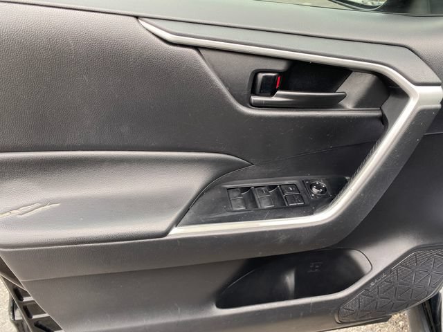 Used 2021 Toyota RAV4 LE FWD image 15