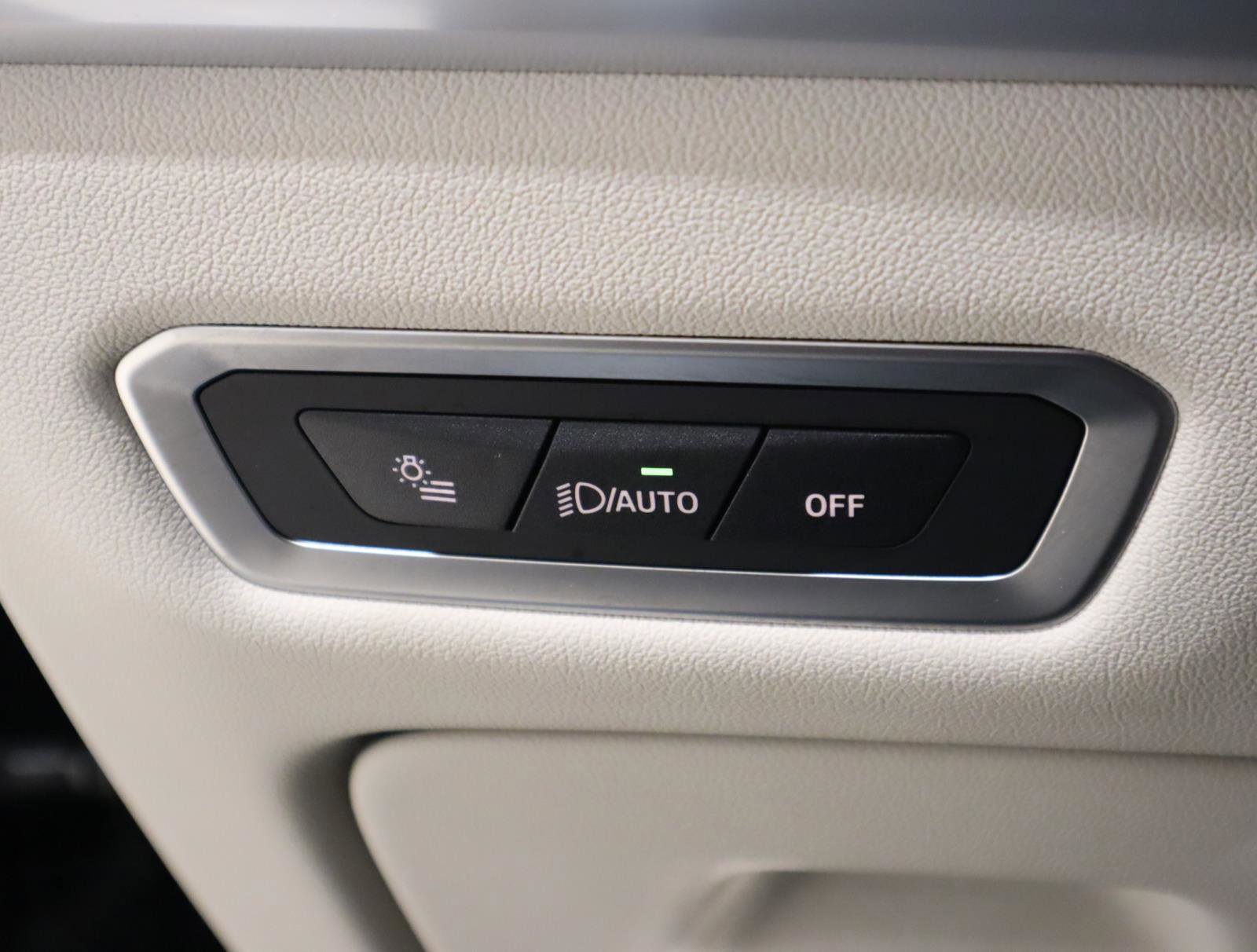 Used 2025 BMW X7 M60i image 28