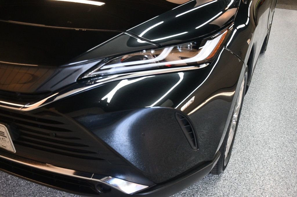 Used 2022 Toyota Venza XLE image 11