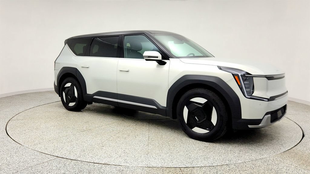 Used 2026 Kia EV9 Light RWD image 3