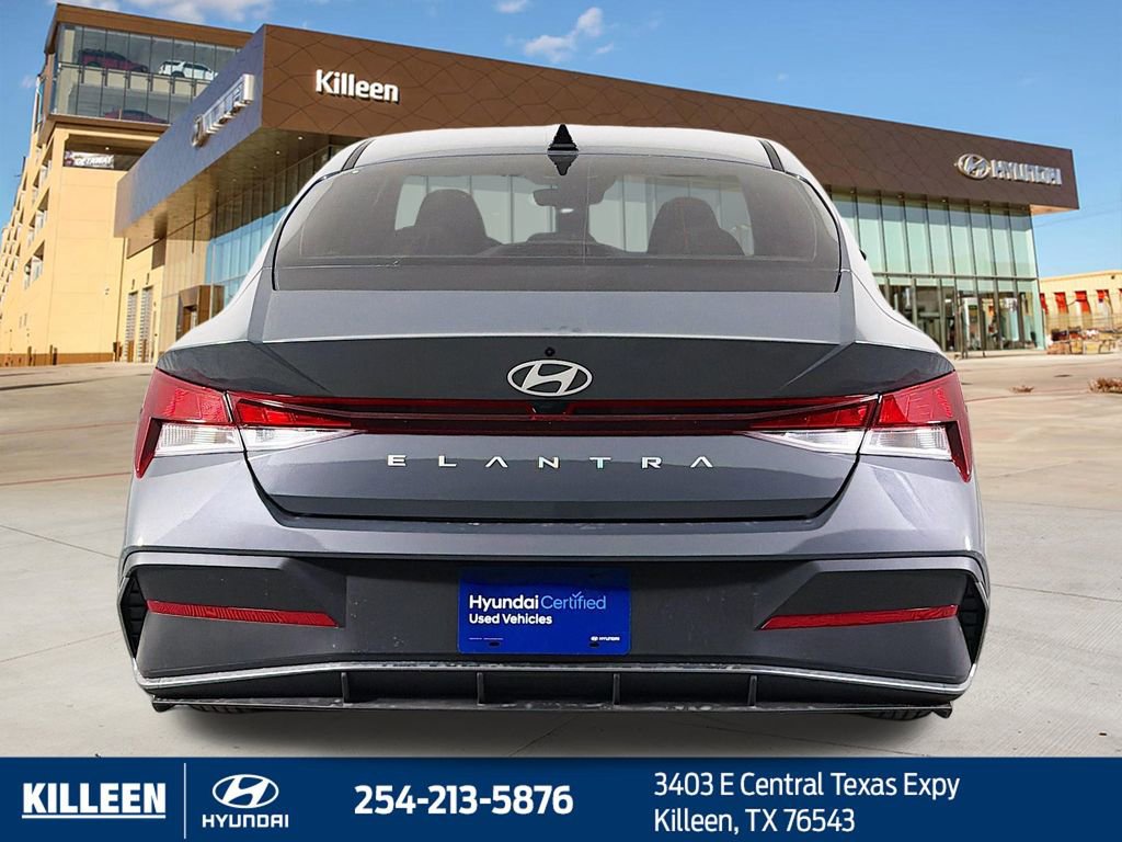 Used 2025 Hyundai Elantra SE FWD image 8