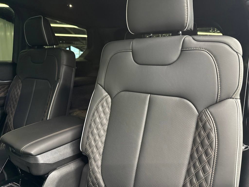 Used 2021 Jeep Grand Cherokee L Summit AWD/4WD image 11