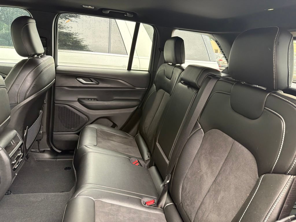 Used 2024 Jeep Grand Cherokee Altitude AWD/4WD image 23