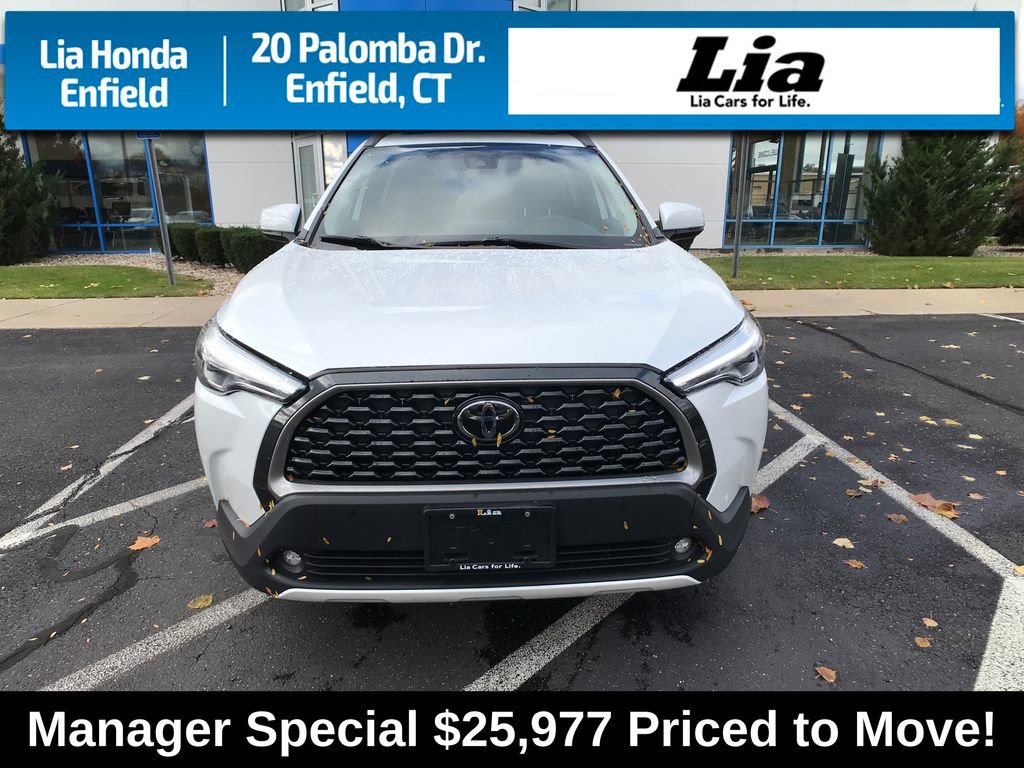 Used 2022 Toyota Corolla Cross XLE video 2