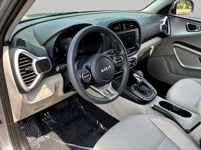 Certified 2025 Kia Soul LX w/ LX Technology Package FWD image 18