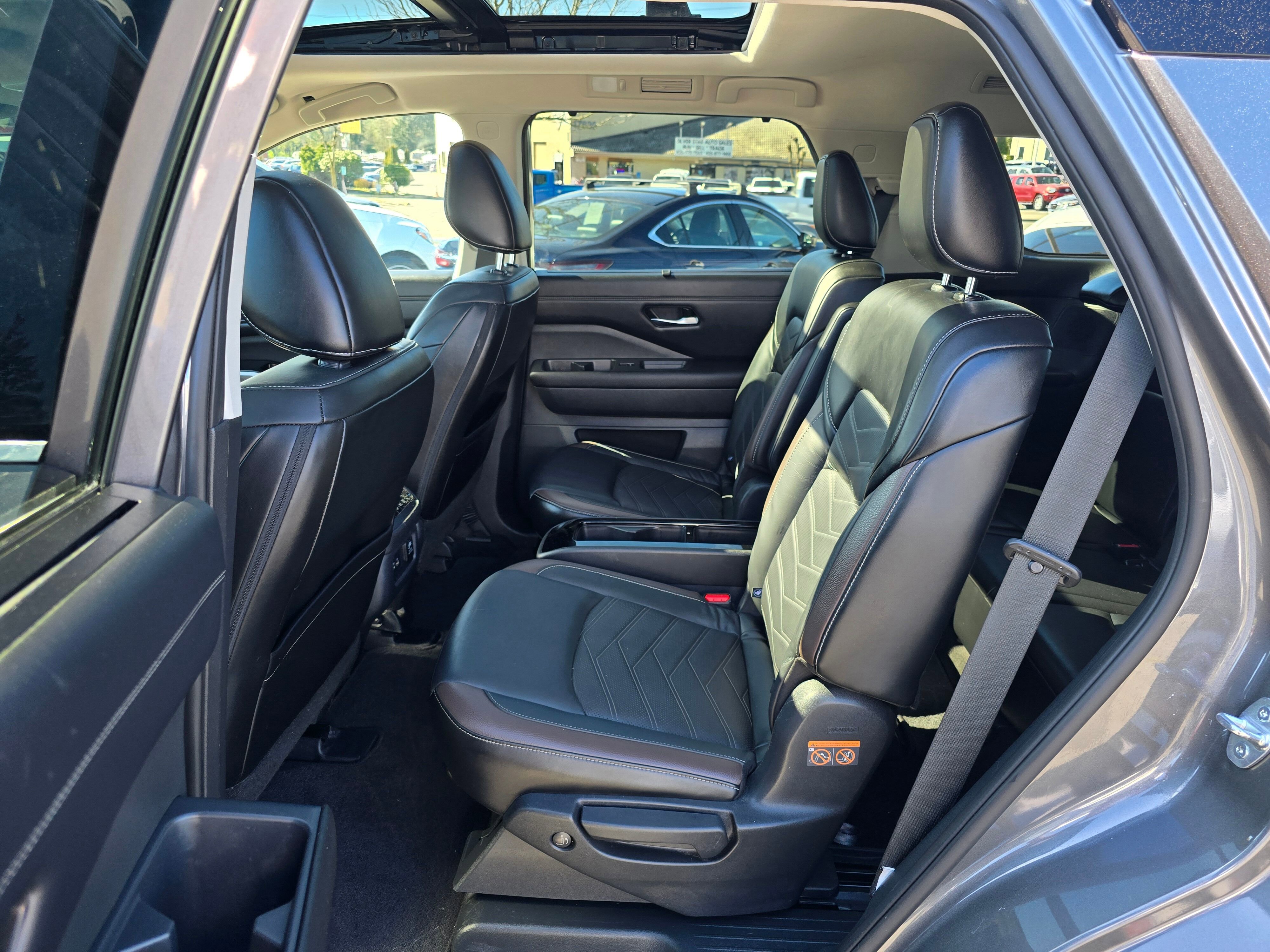 Used 2023 Nissan Pathfinder Platinum w/ Lighting Package (N93) AWD/4WD image 16