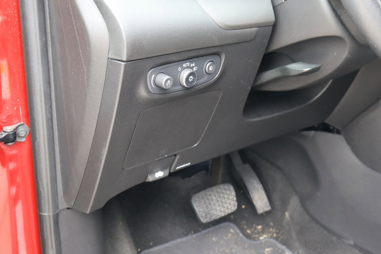 Used 2020 Buick Encore GX Essence w/ Experience Buick Package FWD image 23