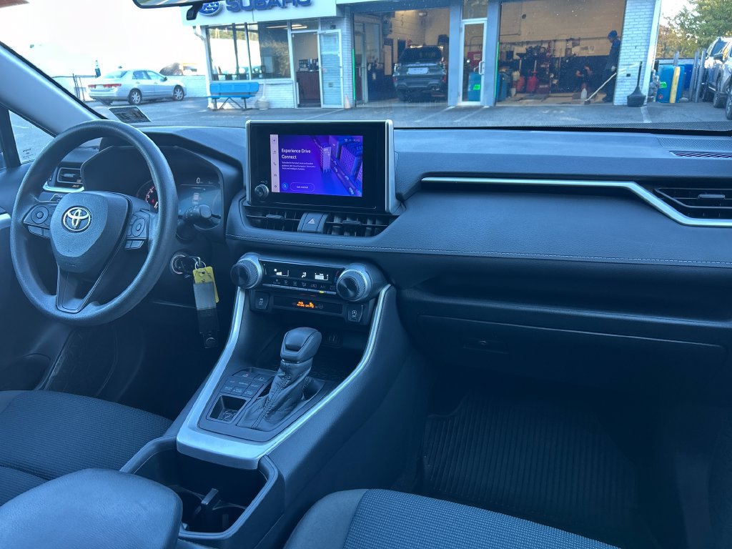 Used 2023 Toyota RAV4 LE AWD/4WD image 29