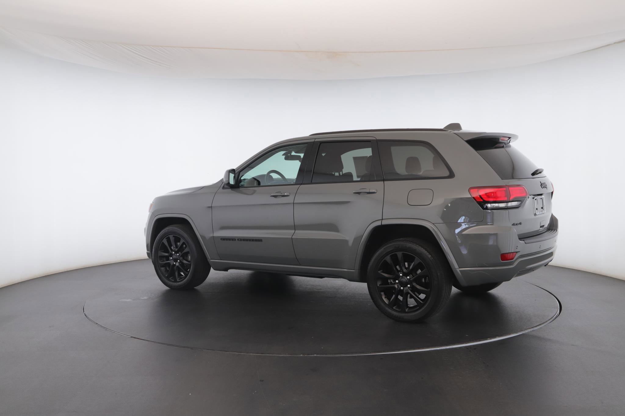 Used 2021 Jeep Grand Cherokee Laredo X image 24