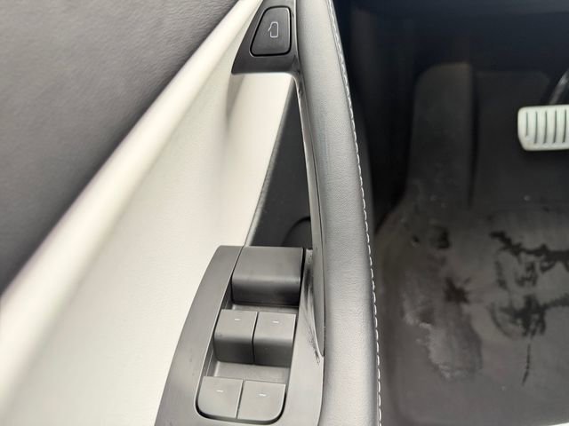 Used 2021 Tesla Model Y Performance image 17