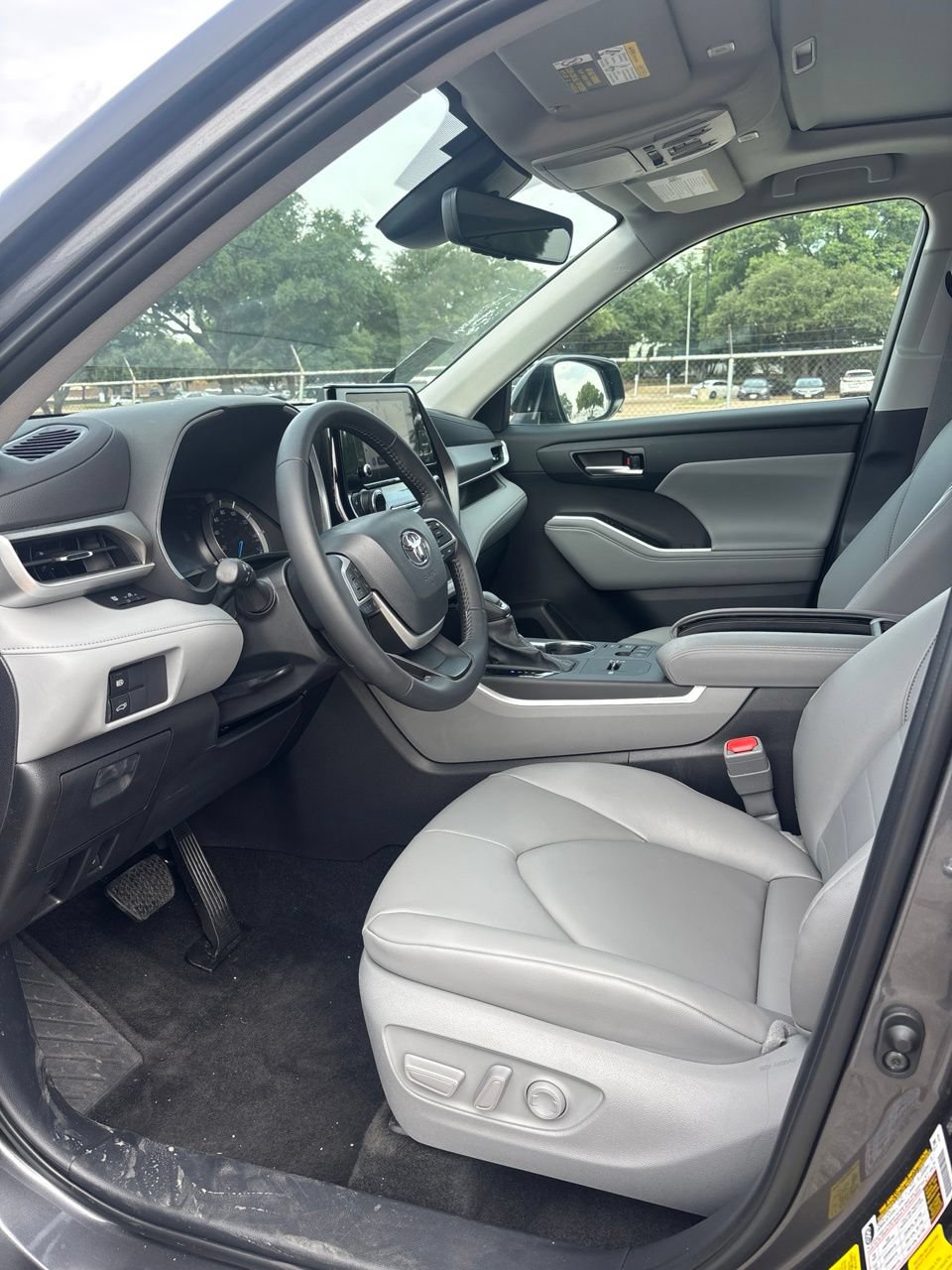 Used 2025 Toyota Highlander XLE AWD/4WD image 6