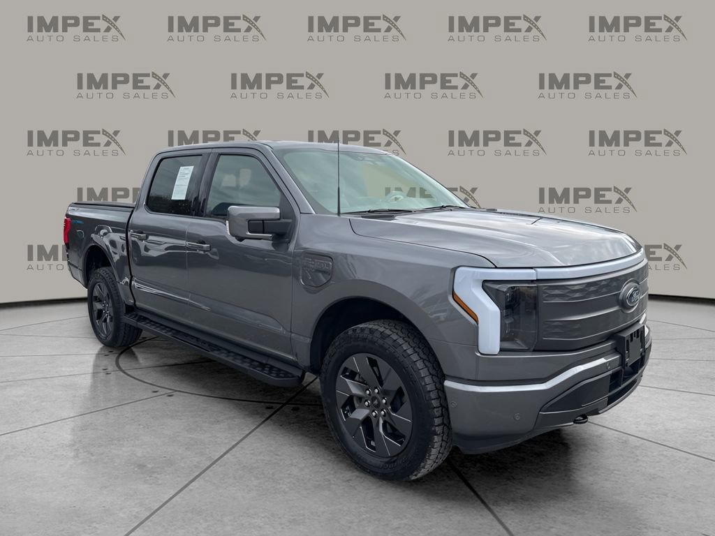 Used 2022 Ford F150 Lightning Lariat image 7