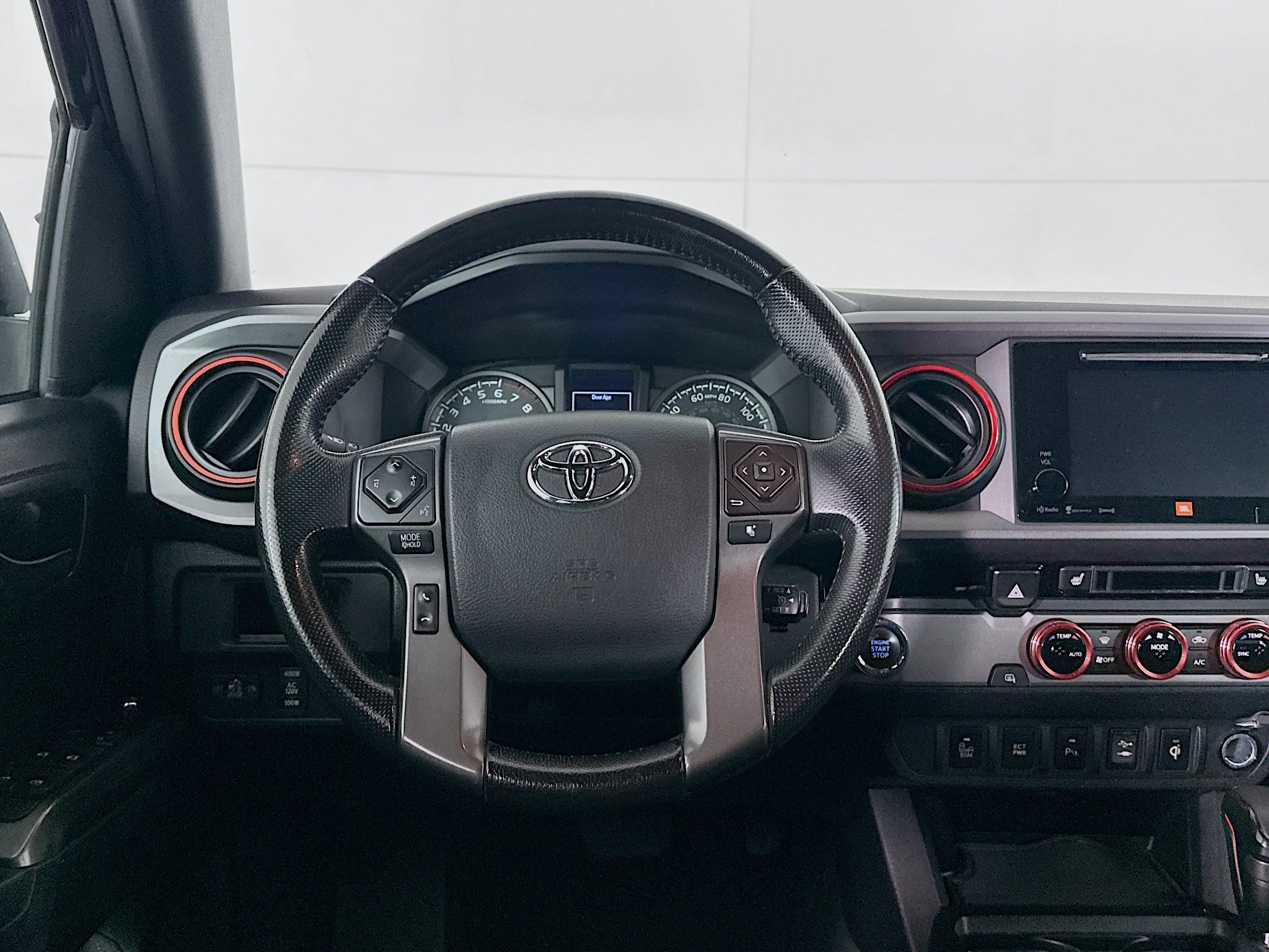 Used 2016 Toyota Tacoma TRD Off-Road image 18