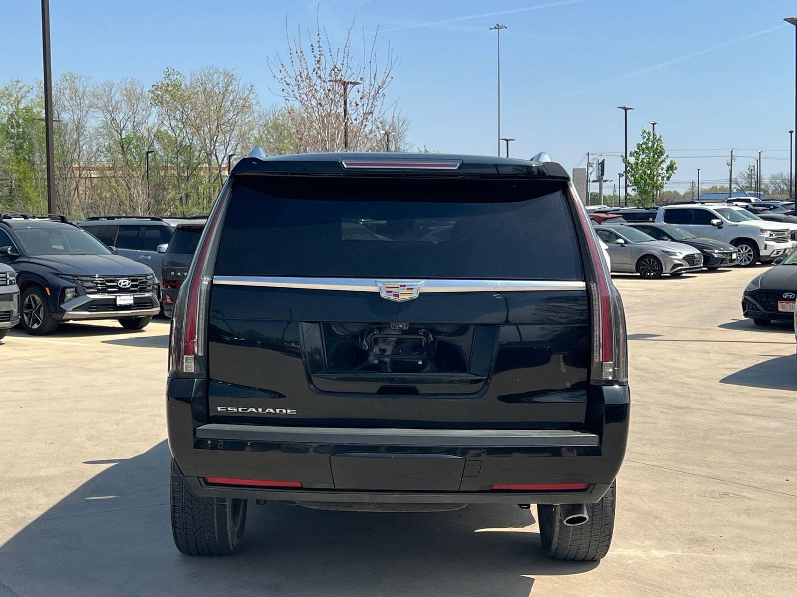 Used 2018 Cadillac Escalade Luxury RWD image 10
