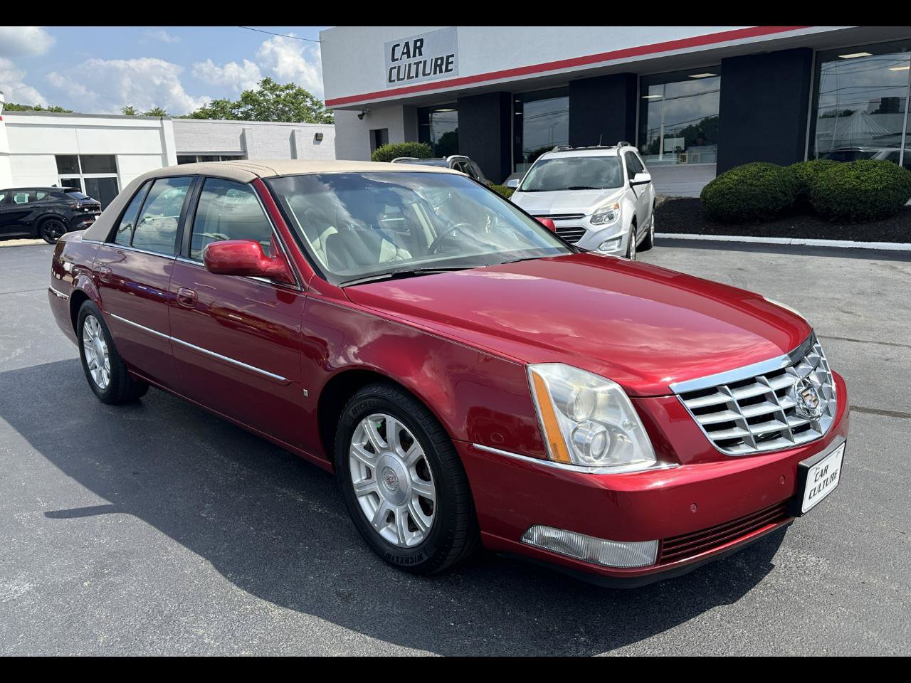 Used 2008 Cadillac DTS FWD image 2