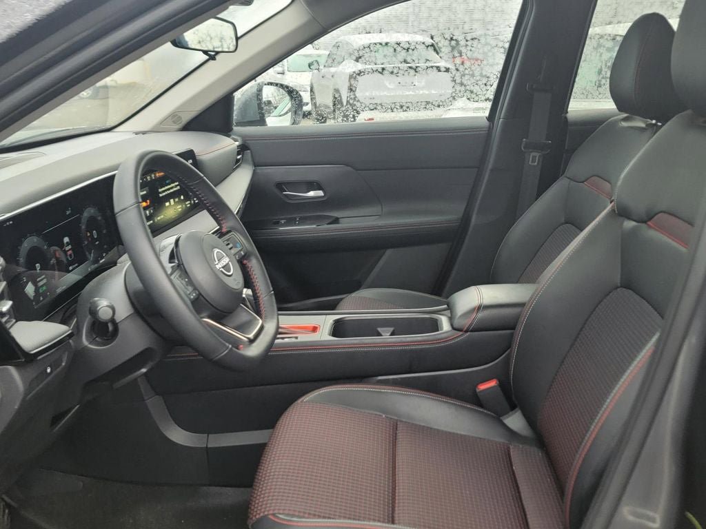 Certified 2025 Nissan Kicks SR w/ Illumination Package image 10