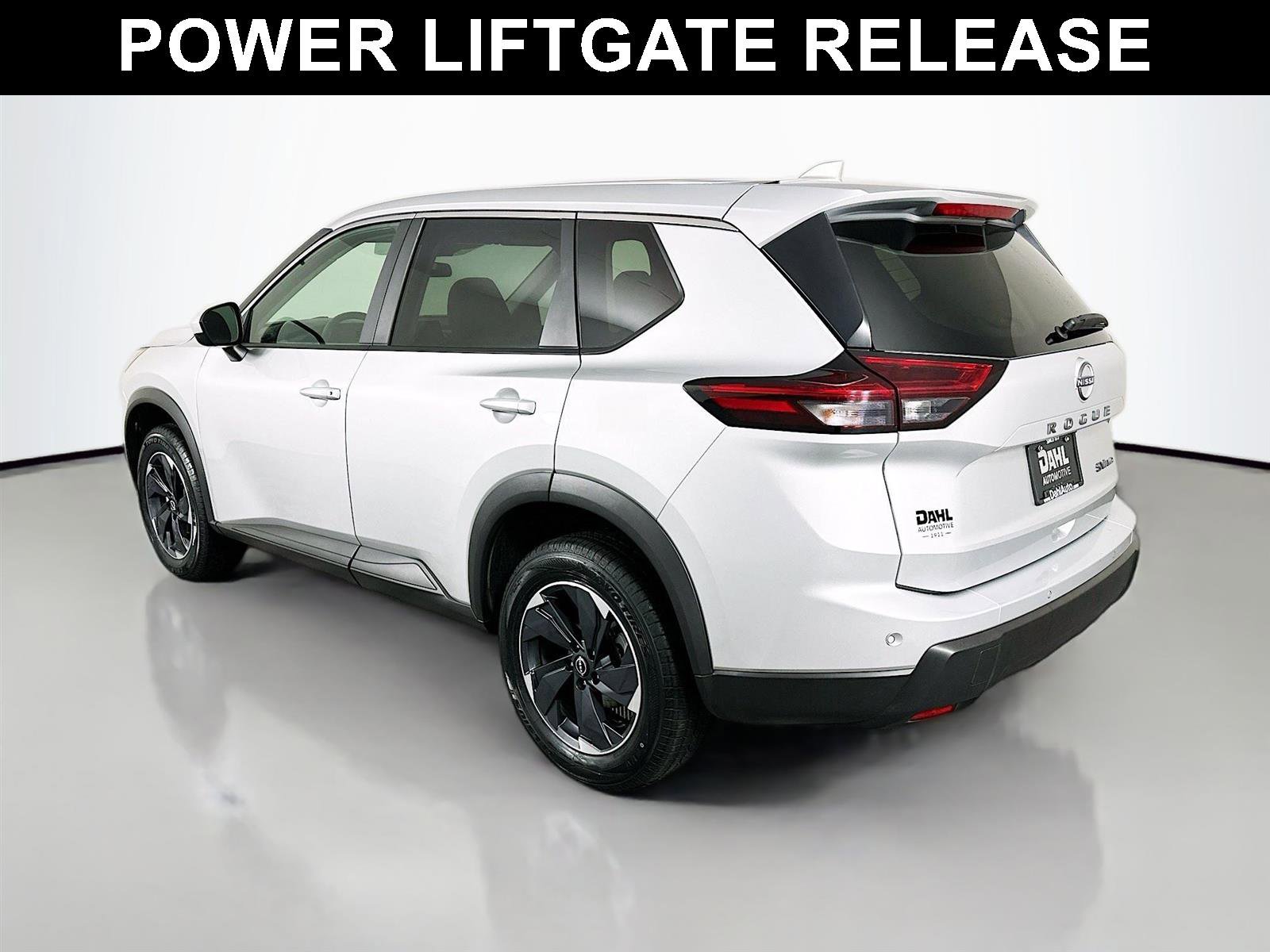 Used 2024 Nissan Rogue SV image 5