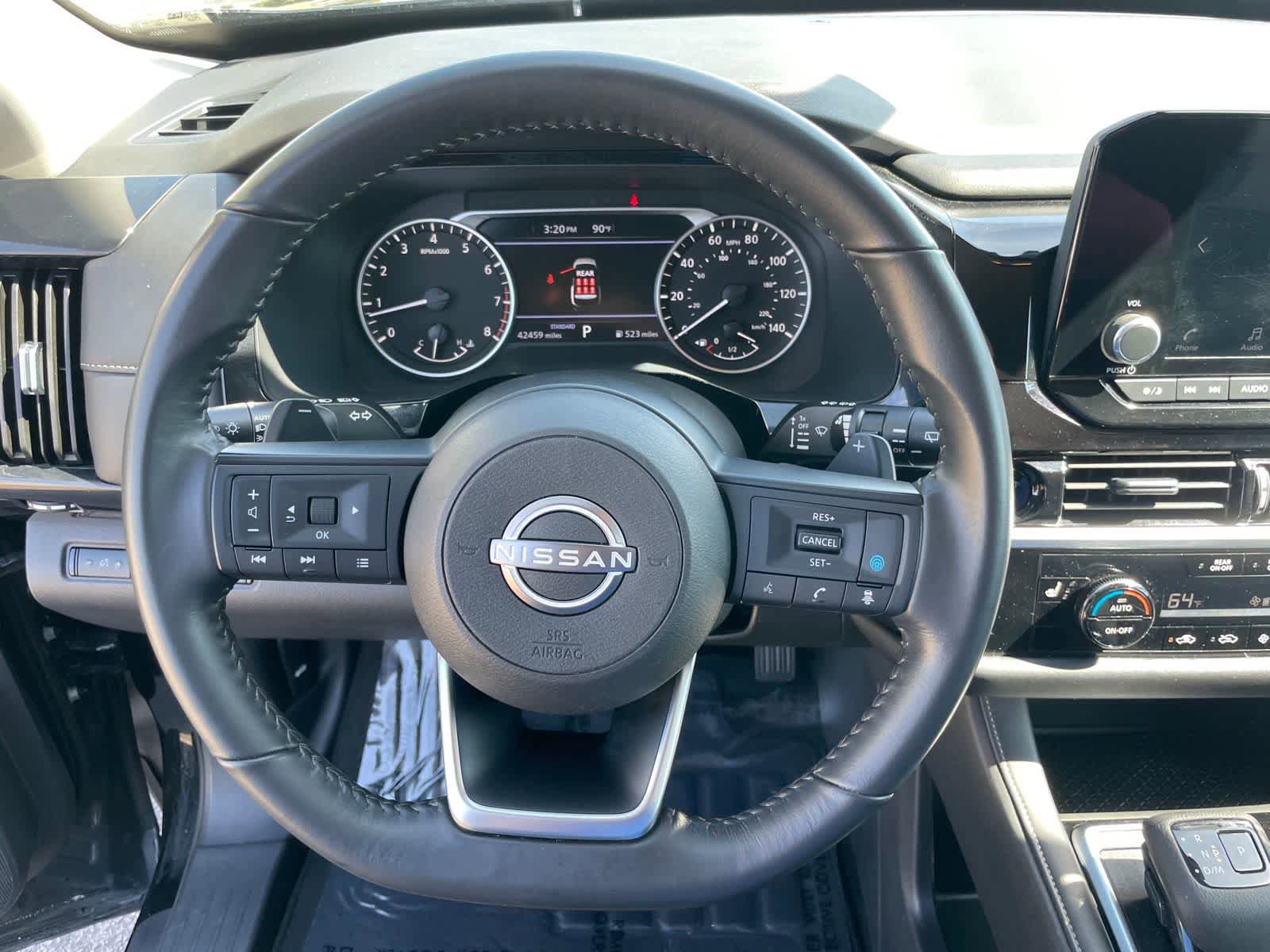 Used 2025 Nissan Pathfinder SV image 13
