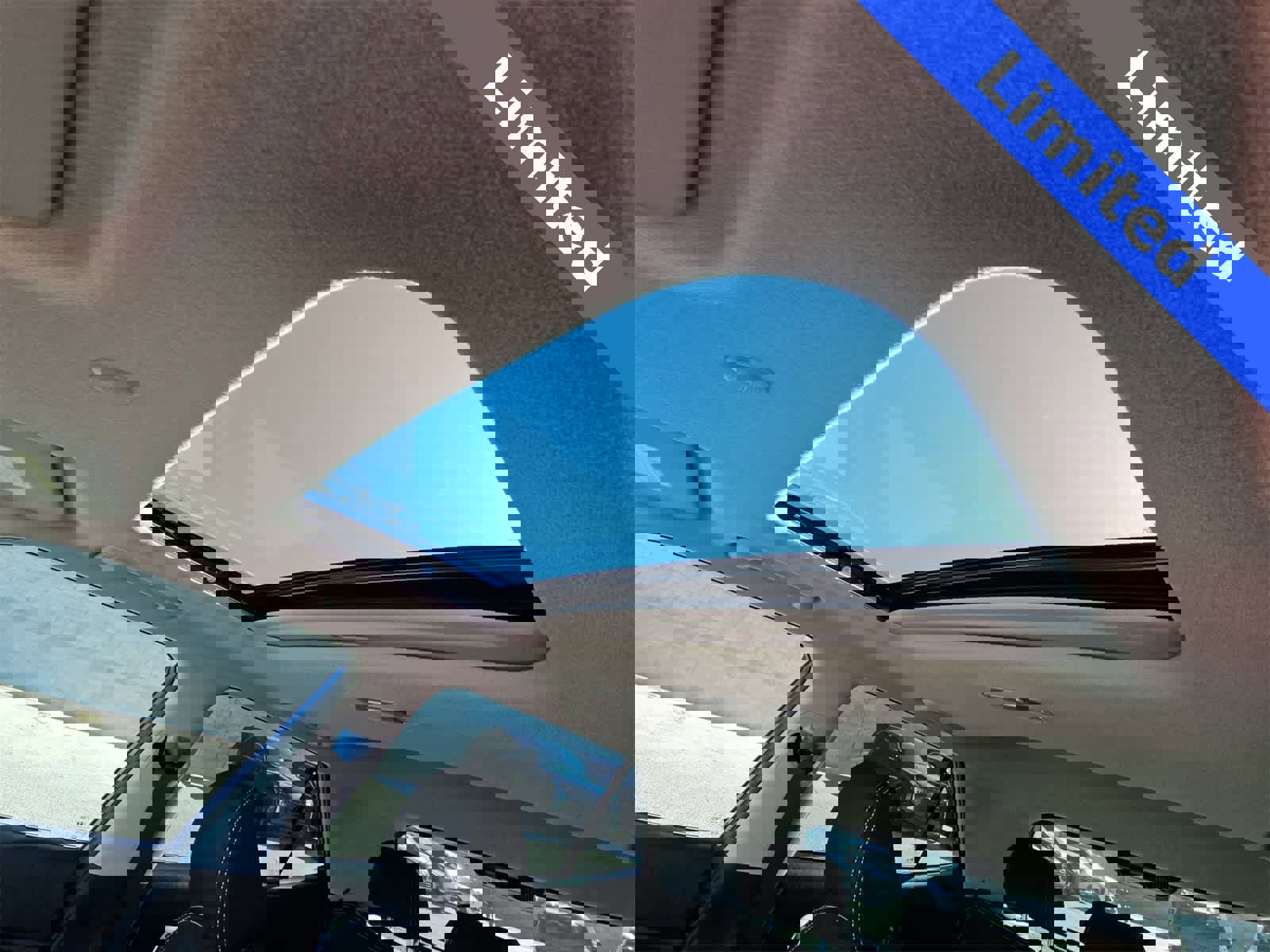 Certified 2025 Hyundai Venue Limited image 25