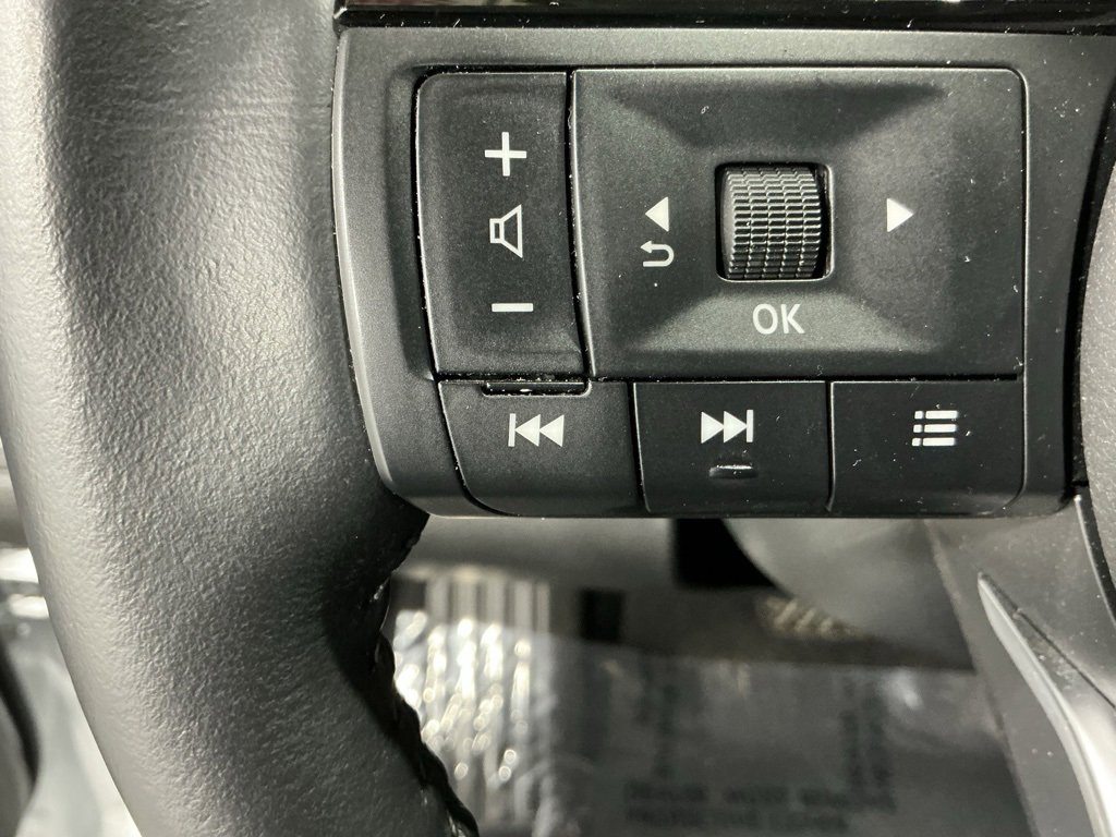 Used 2025 Nissan Pathfinder SL image 11