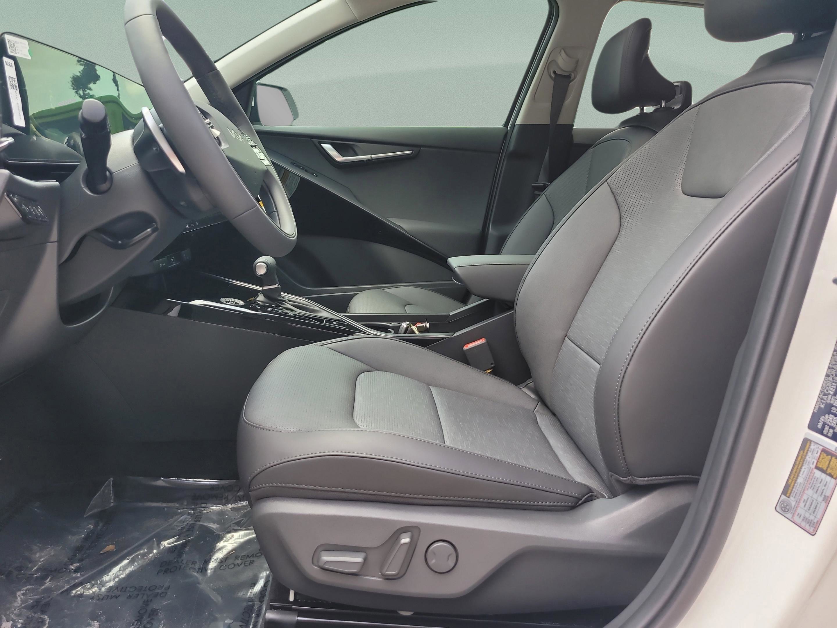 New 2025 Kia Niro SX image 19