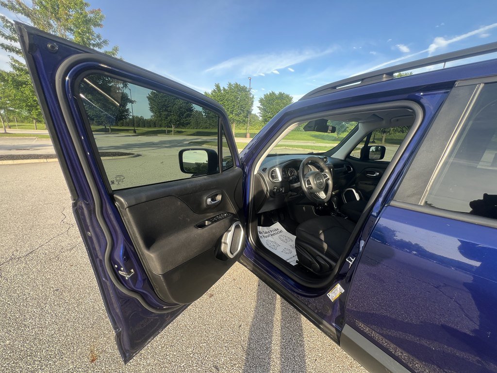 Used 2019 Jeep Renegade Sport w/ Sport Appearance Group AWD/4WD image 16