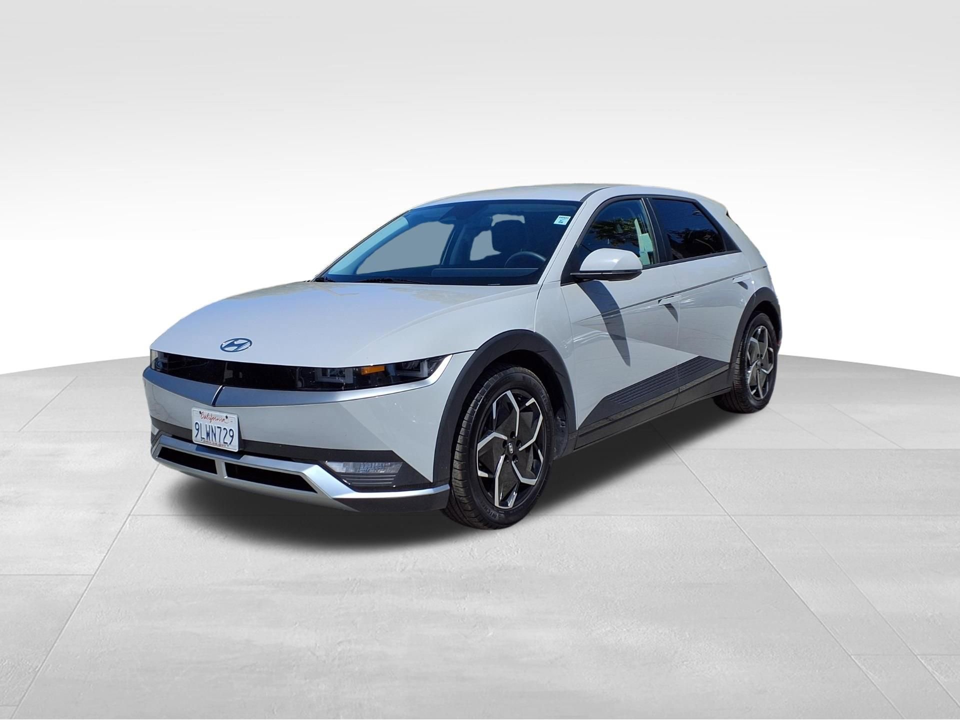 Used 2024 Hyundai Ioniq 5 SE image 1