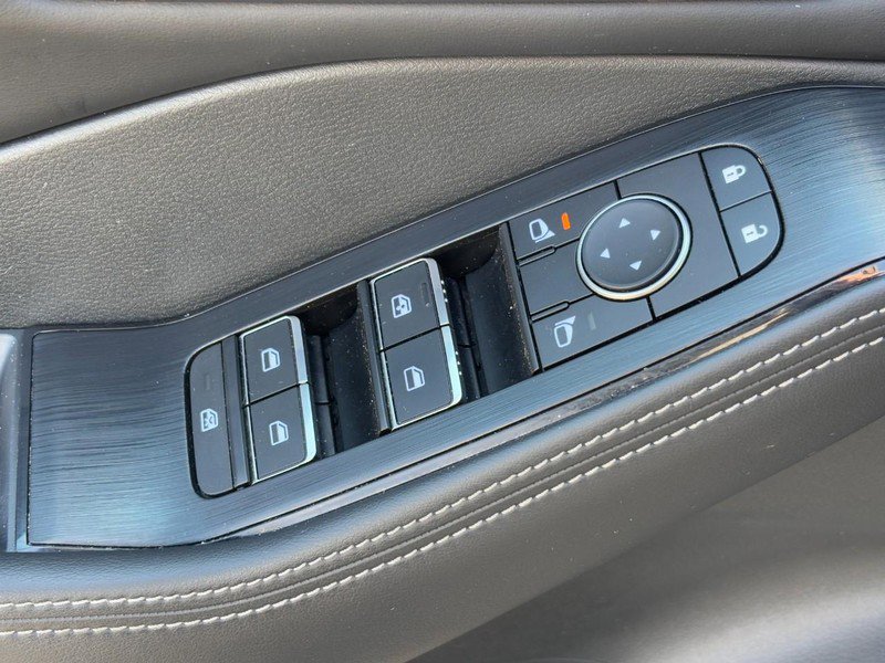 Used 2023 Nissan Rogue SL w/ SL Premium Package image 16