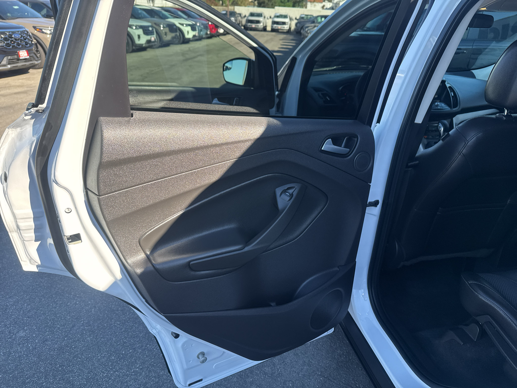 Used 2015 Ford Escape SE w/ SE Chrome Package FWD image 14