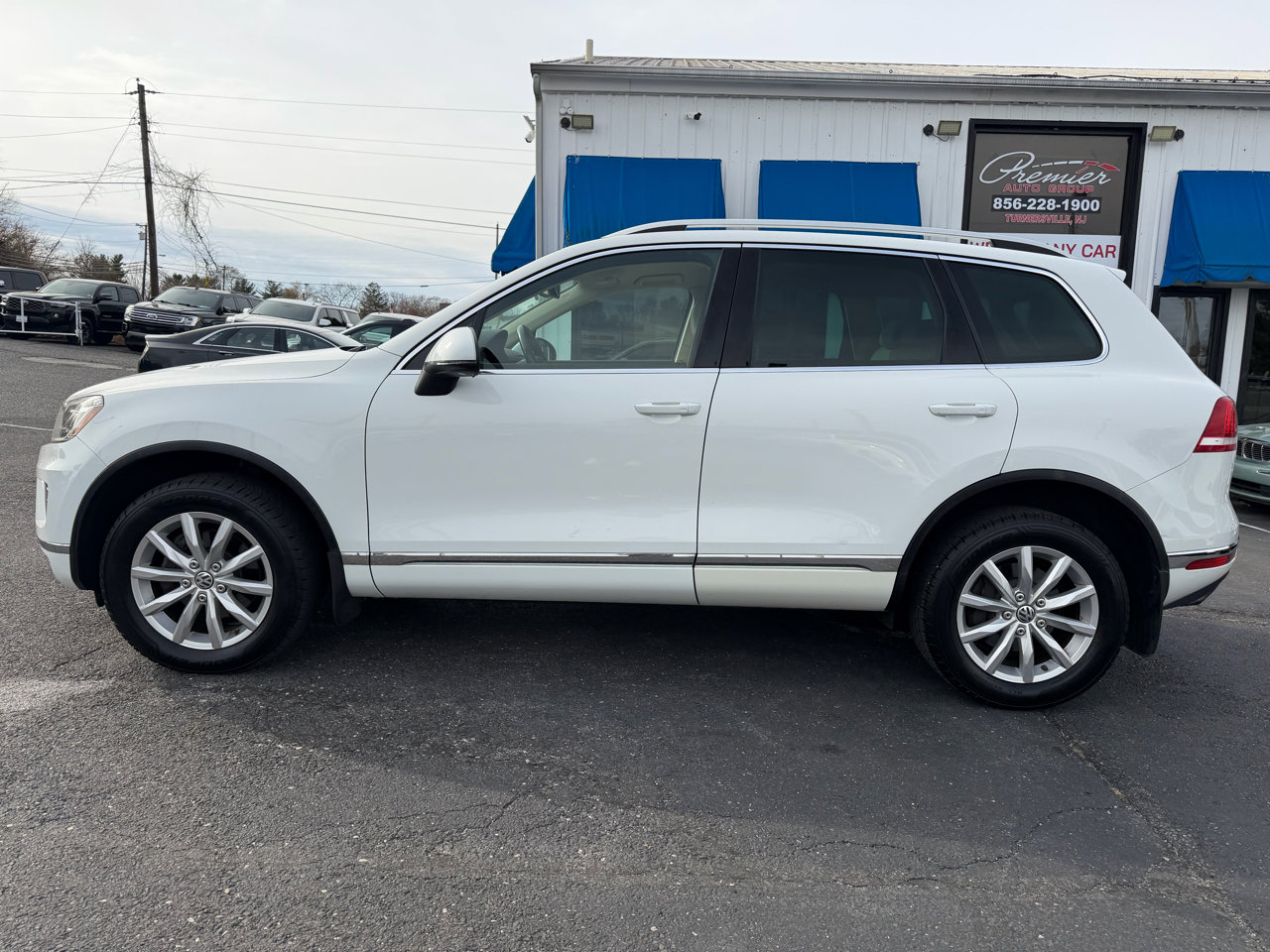 Used 2016 Volkswagen Touareg Sport image 8