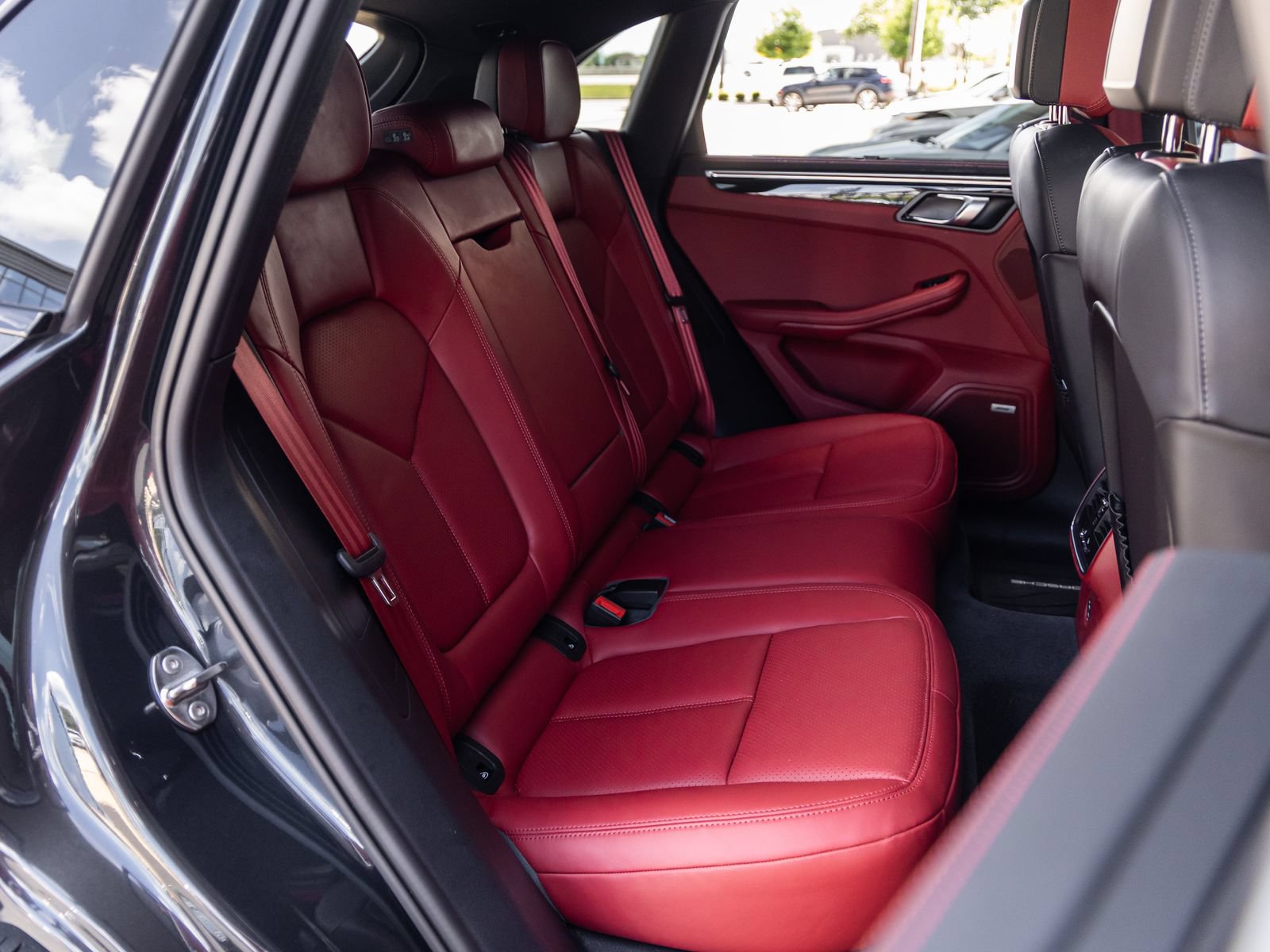Certified 2024 Porsche Macan S AWD/4WD image 41