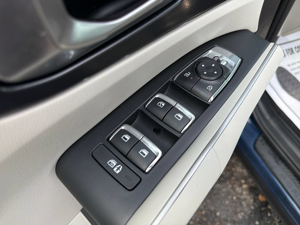 Used 2025 Kia Sorento S w/ Panoramic Sunroof Package FWD image 14