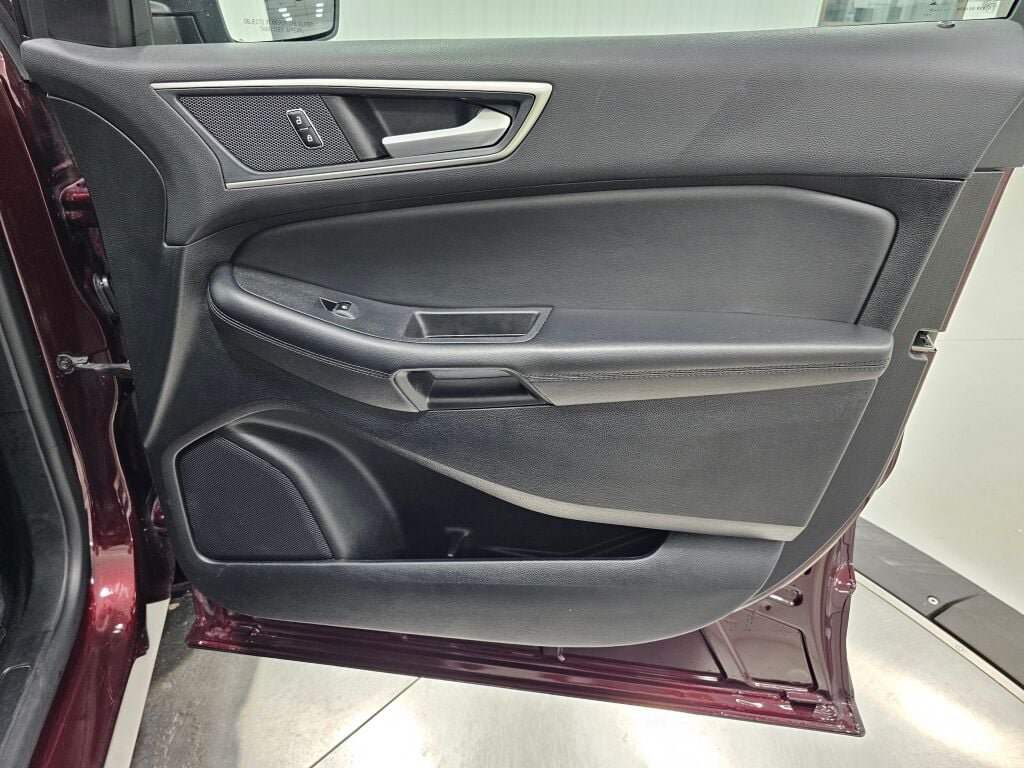 Used 2024 Ford Edge SEL AWD/4WD image 29
