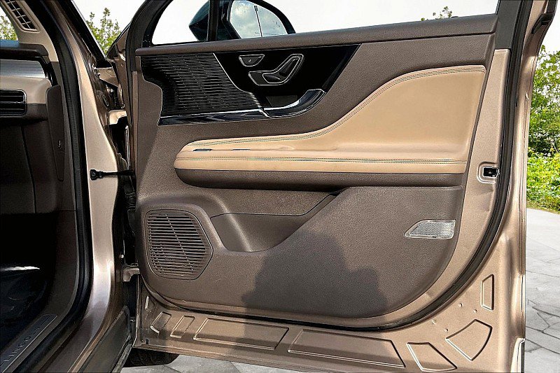 Used 2021 Lincoln Corsair AWD w/ Equipment Group 101A image 26