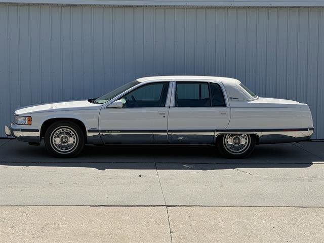 Used 1996 Cadillac Fleetwood Brougham RWD image 10
